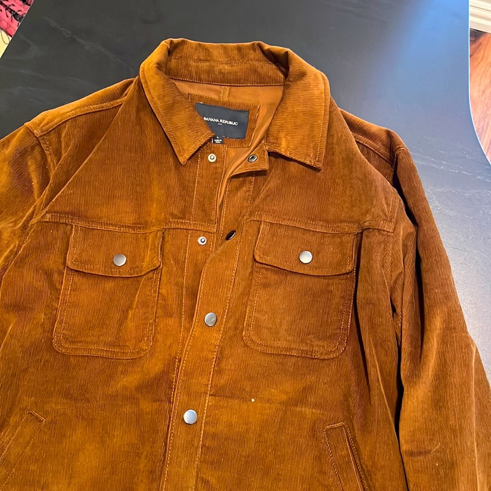 Banana Republic corduroy trucker jacker men’s large great condition. Barely worn
